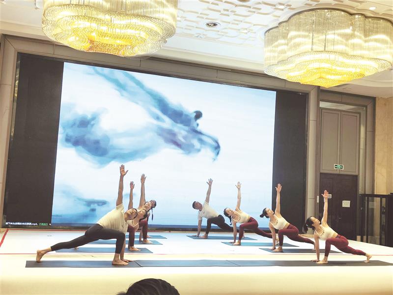 安庆队在省健身瑜伽公开赛上揽获多项第一(图1)