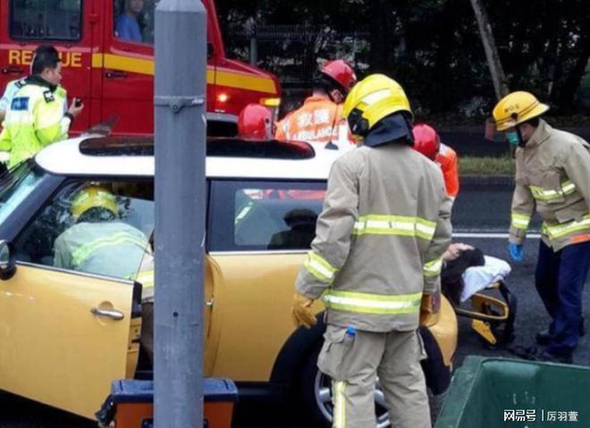 168体育2015年香港教授故意在车内放2个瑜伽球妻女开车“意外身亡”(图1)