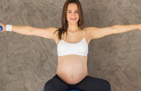 168体育孕妇瑜伽顺产？谣言？怎样做孕妇瑜伽瑜伽球加速血液循环(图5)
